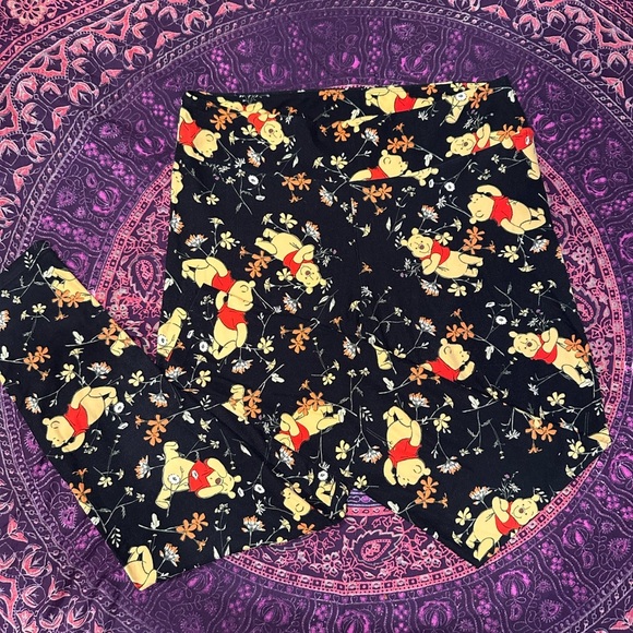 Winnie the Pooh Leggings - Picture 2 of 4